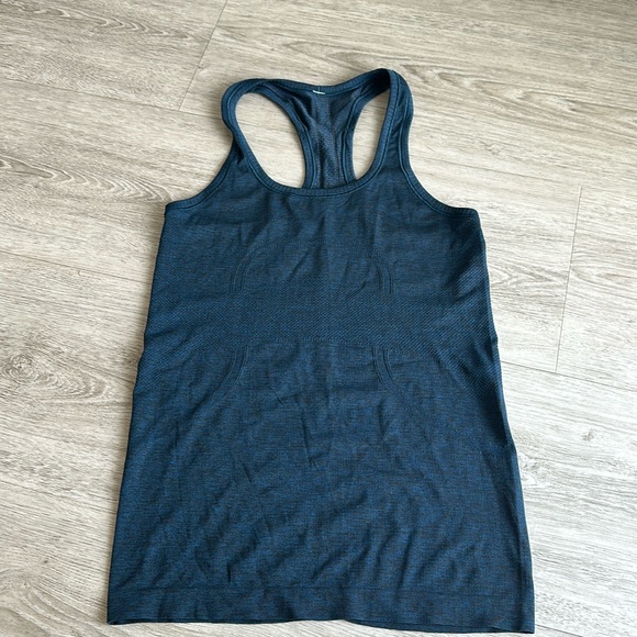 Lululemon swiftly tech tank (longer length) - Picture 2 of 4